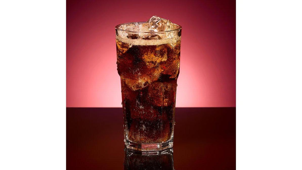 Dr Pepper Soda (20 oz) - Image 3